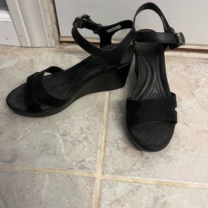 CROC Dual Comfort wedges